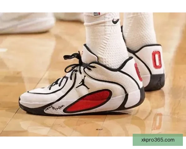 塔图姆三节23分11篮板9助攻差1助实现连场三双展现巨星实力